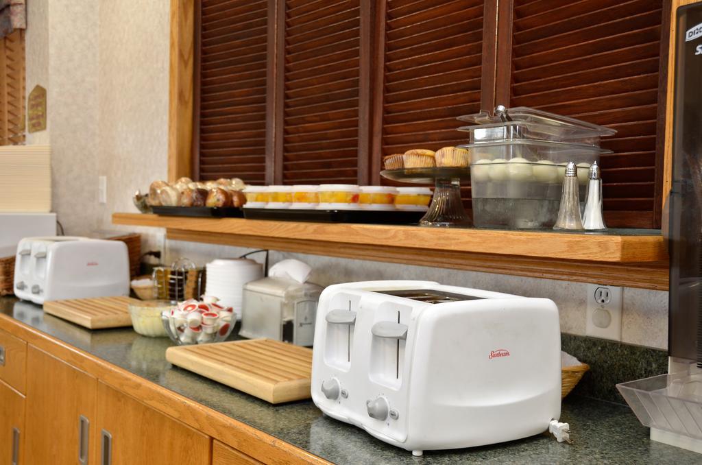 סוויפט קורנט Country Lane Inn & Suites מראה חיצוני תמונה